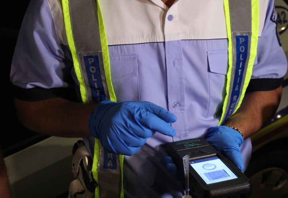 Doi tineri sătmăreni, prinși drogați la volan