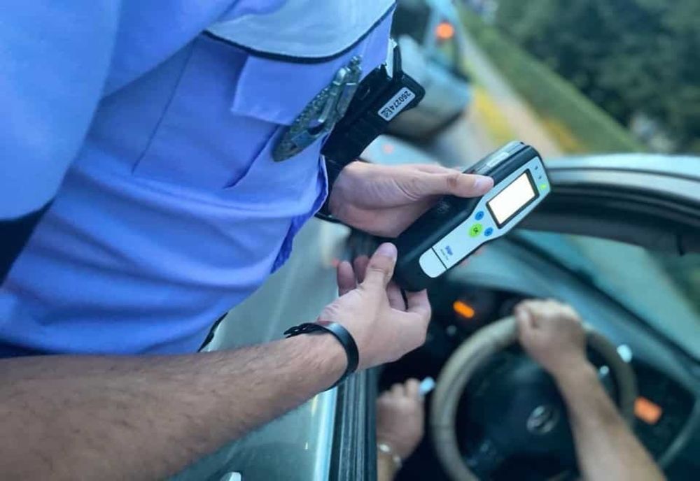Prinși conducând sub influența alcoolului, s-au ales cu dosare penale