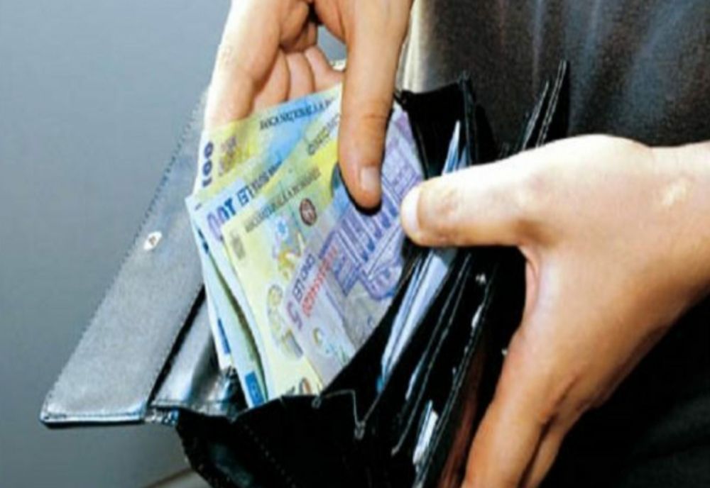 Portmoneu cu 20.000 de lei furat dintr-un local din Satu Mare
