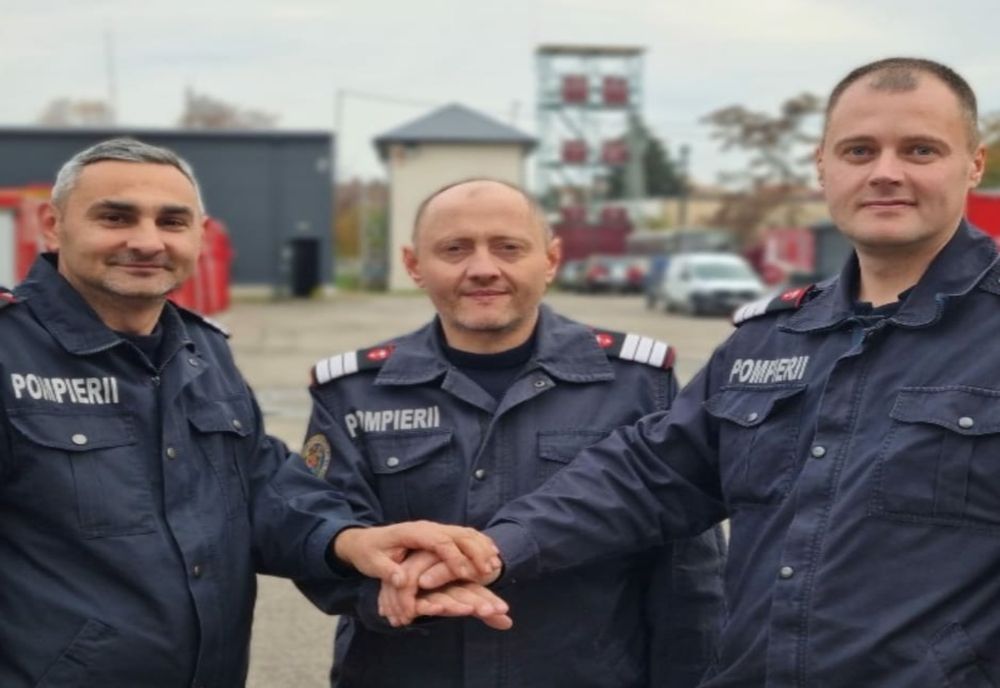 Pompierii eroi din Satu Mare! Cum au salvat o femeie (FOTO)