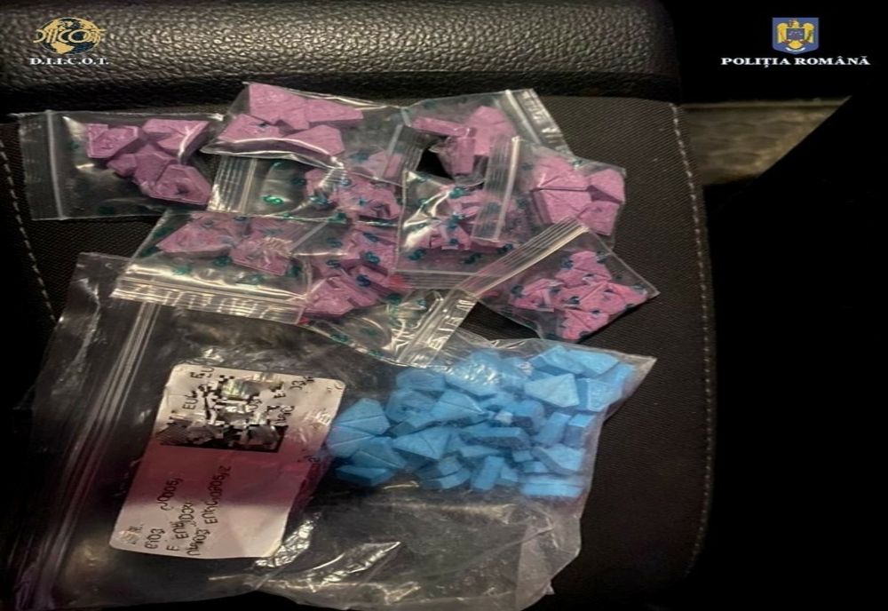 Tânără din Oradea prinsă de poliţiştii din Satu Mare cu 100 de comprimate de ecstasy (FOTO)