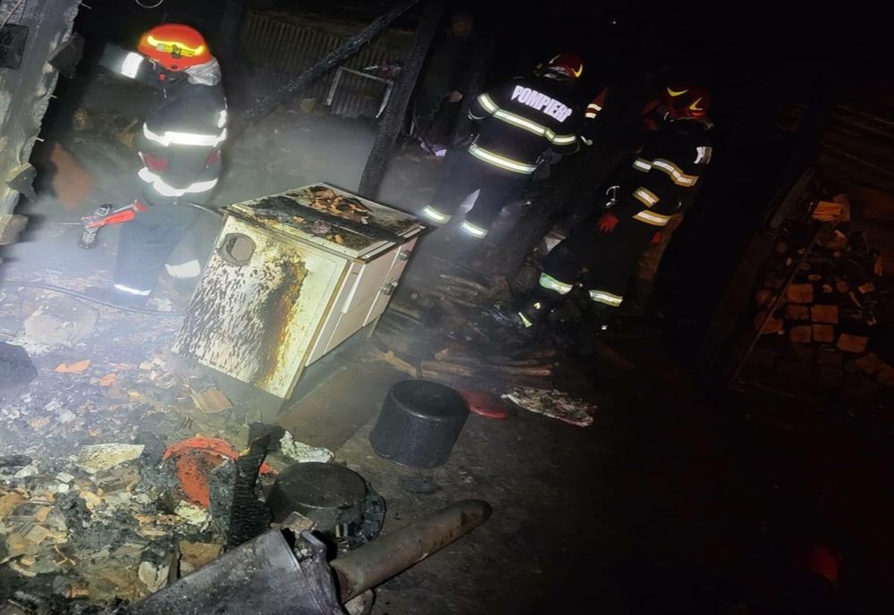 Incendiu în Lechinţa! Pompierii au reuşit să salveze o casă 