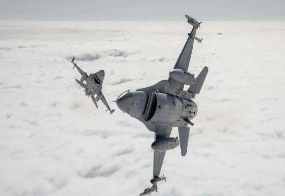 AVIOANELE F-16 ALE ROMÂNIEI VOR EXECUTA ZBORURI LA ÎNĂLŢIMI MICI