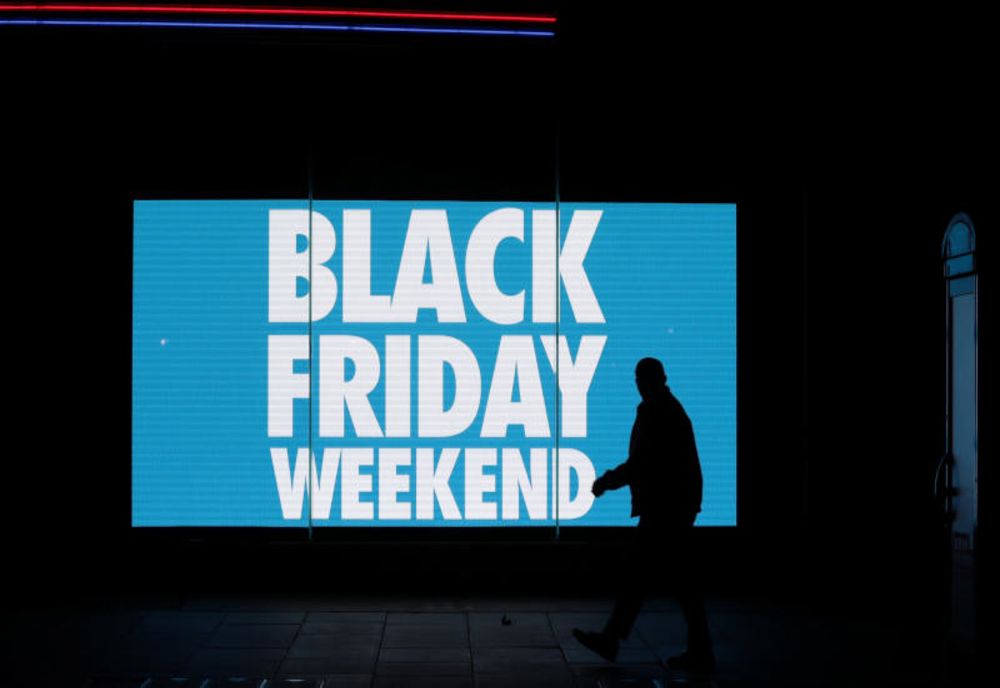 BLACK FRIDAY: 3 DIN 10 ROMÂNI VOR SĂ CHELTUIE CEL PUȚIN 1.000 DE LEI ÎN PERIOADA REDUCERILOR