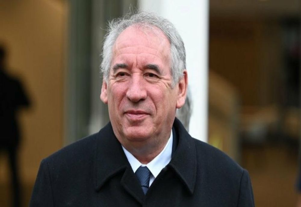 PREMIERUL FRANȚEI ÎNCEARCĂ SĂ OBȚINĂ UN PACT ÎNTRE PARTIDELE PARLAMENTARE