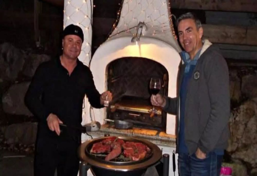 DRAGOȘ ANASTASIU, CONSILIERUL LUI NICUȘOR DAN, ESTE PRIETEN LA CATARAMĂ CU NICU GHEARĂ