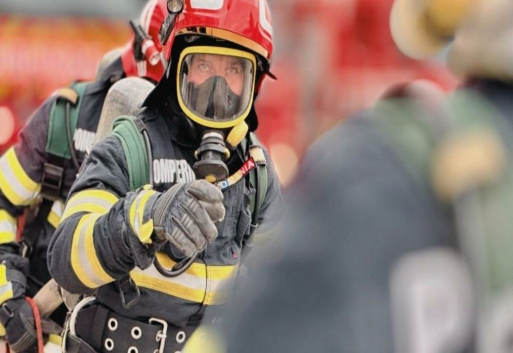 Casă din localitatea Bercu, cuprinsă de flăcări