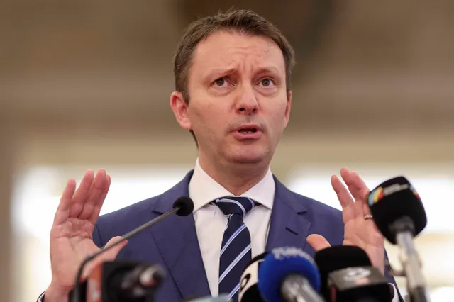 Guvernul Mureșan a picat! Ce urmează pentru România și cum se poate ajunge la alegeri anticipate