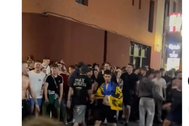 Bătaie generală în Centrul Vechi: Fanii ucraineni veniți la un concert s-au încăierat cu un grup de motocicliști