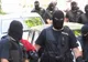Contrabandist de țigări, prins în flagrant în timpul unei descinderi a mascaților