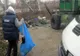 O asistată social, scoasă la muncă, adună mizeria cu poșeta pe braț