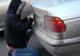 Bărbat prins în flagrant de polițiști în timp ce încerca să sustragă bunuri dintr-o mașină