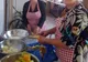O masă caldă pentru sărmanii de la Adăpostul de Noapte