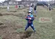 Alu Menziken a plantat 100 de cireși alături de copiii din Medieșu Aurit