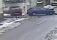 A ignorat indicatorul STOP, a intrat într-o maşină şi s-a oprit într-un gard
