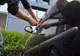 A furat bunuri în valoare de 2.000 de lei dintr-o mașină lăsată nesupravegheată