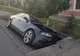 Pasager rănit, după ce șoferul, beat și fără permis, a intrat într-un cap de pod