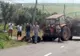 A intrat cu tractorul în gardul unei case