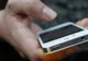 A furat un telefon mobil de pe masa unei terase din Satu Mare