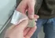 Tineri din Tășnad, depistaţi cu droguri asupra lor de polițiști