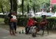 Persoane fără adăpost își fac veacul într-un parc. Polițiștii locali refuză să ia măsuri