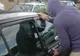 A furat dintr-o mașină aflată în parcarea unui centru comercial