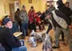 Artistul Petrică Mureșan a donat încălțăminte pentru zeci de oameni ai străzii