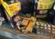 Țigări ascunse în cutii de bere și detergenți, confiscate în Vama Halmeu