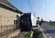 Un TIR s-a oprit într-o casă din Pișcolt