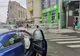 Accident într-o intersecție centrală din Satu Mare. Un șofer a intrat cu mașina pe trotuar  și s-a izbit de un parapet