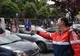 Gest inedit în Negrești-Oaș | Fotografiile tinerilor absolvenți, expuse pe stradă