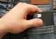 Femeie din Satu Mare prinsă după ce a furat două telefoane şi un portofel dintr-un local