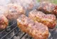 Câți mici mănâncă românii numai de 1 Mai - Puși cap la cap, micii consumați într-un an ajung până la Lună