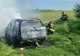 Maşină distrusă complet de un incendiu într-o localitate din judeţul Satu Mare (FOTO)