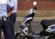 Nu a respectat indicatorul “Oprire” şi a intrat în plin într-un moped