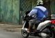 Pe moped, beat şi fără permis
